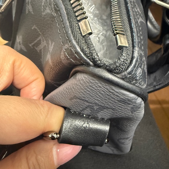 Louis Vuitton Keepall Bandoulière 25 Monogram Eclipse Reverse Canvas - Picture 13 of 16